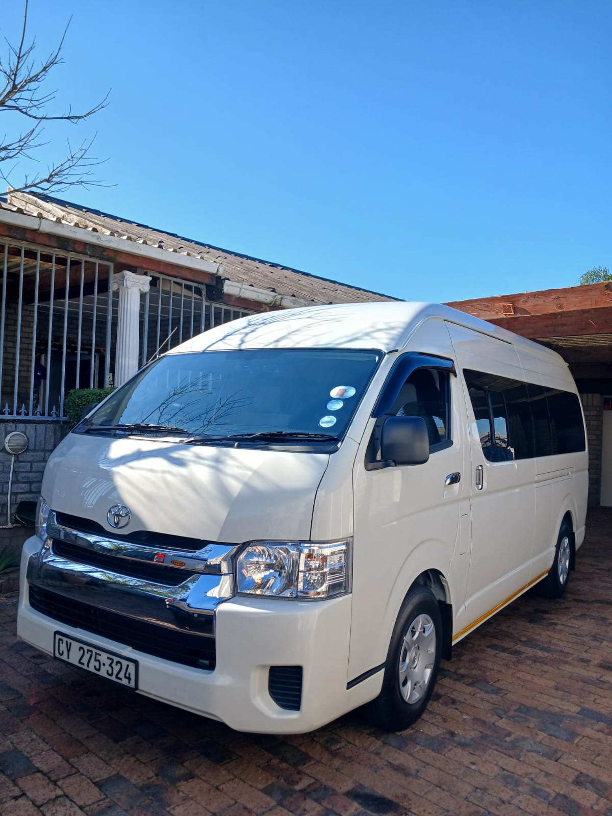 i-Drive minibus ready for a Winelands tour